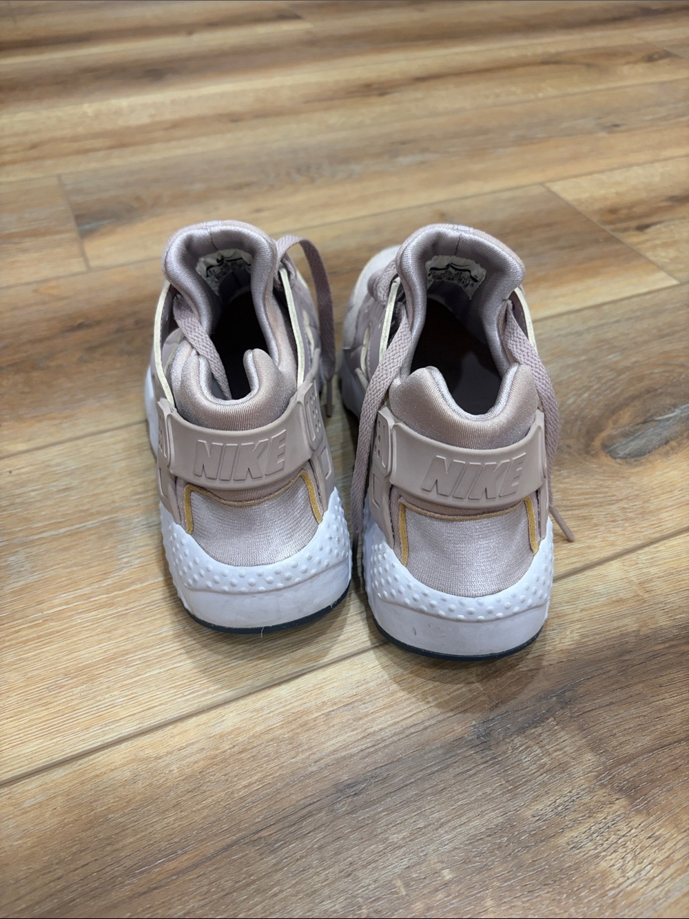 Nike huarache 6.5Y Neutral Blush Lace-Up Sneakers - Pink/Beige - Picture 3 of 4